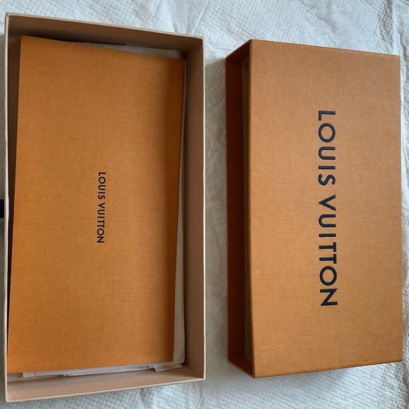 Louis Vuitton Emilie Wallet - Fuschia - Picture 3 of 5